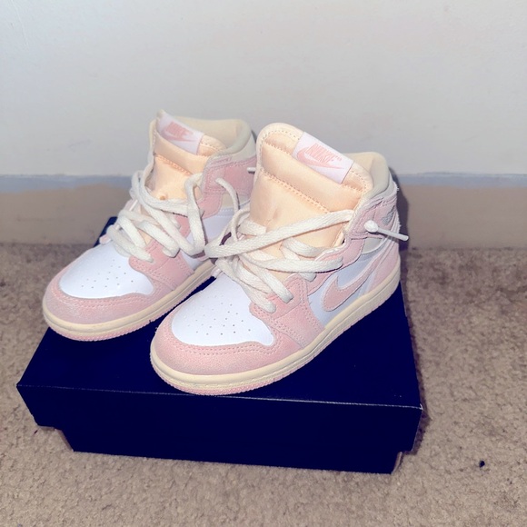 Toddler Washed Pink Jordan 1 High! Size 9C - Picture 2 of 4